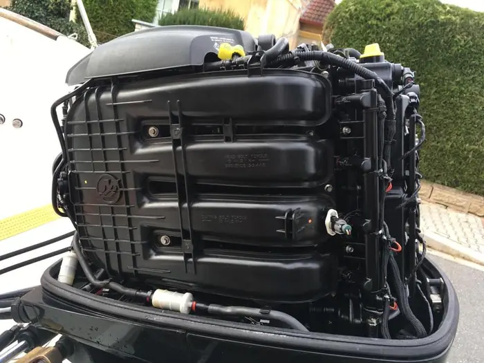 Servis lodních motorů – fotografie 2