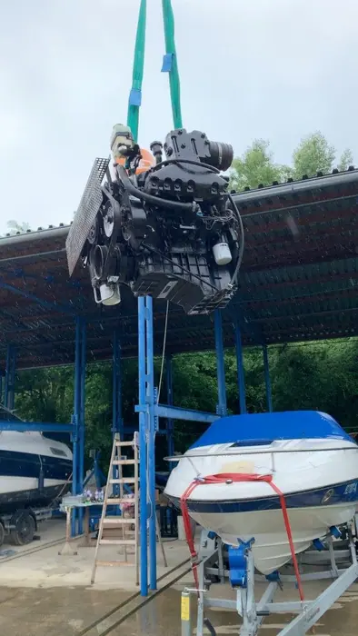 Servis lodních motorů – fotografie 17